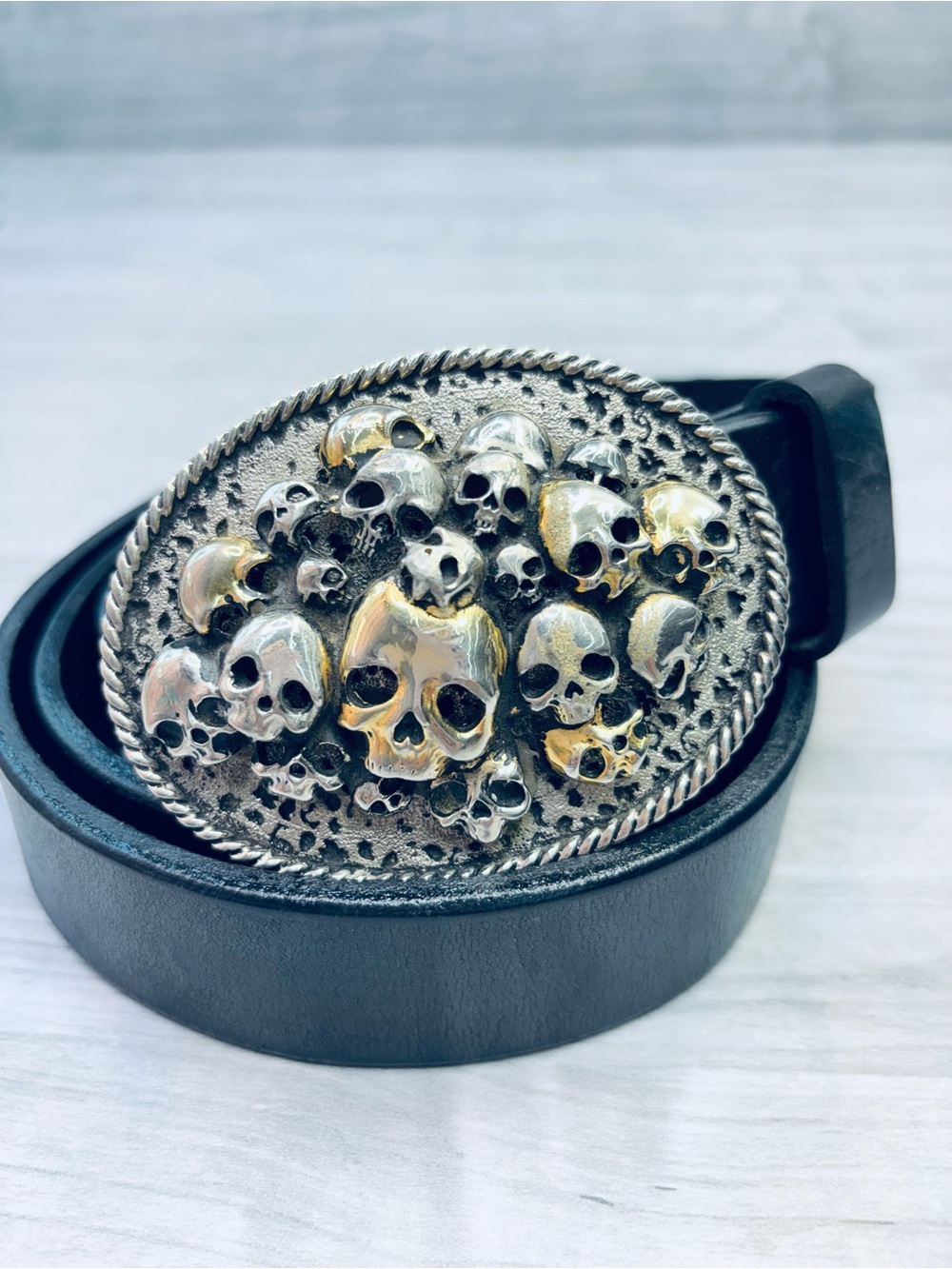 Official License Easy RiderBlack Leather Belt with Two-Tone Skull Cluster Buckle